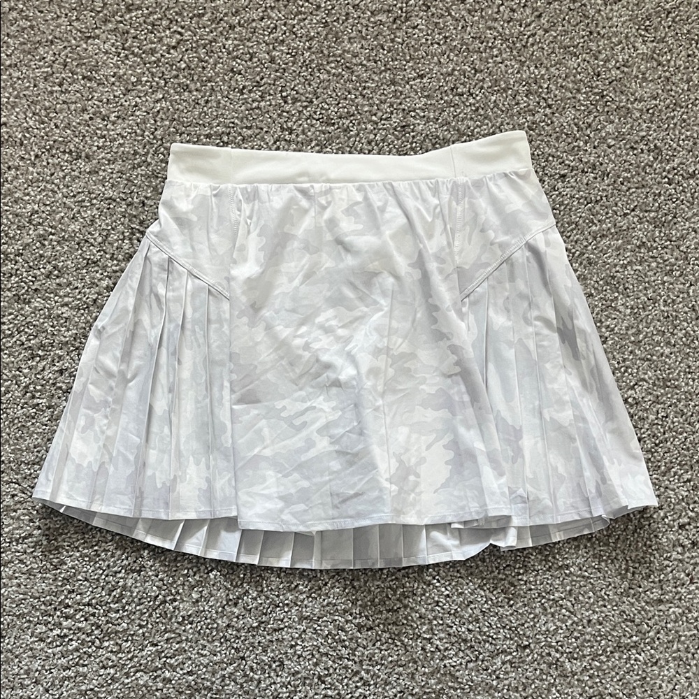 SPANX White Camo Get Moving Pleated Skort 14" Size Medium